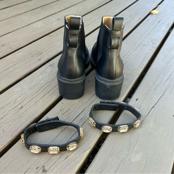 AROMA Black Buckle Gold Detail Block Heel Women Steve Madden Black Ankle Boots with Gold Accents
